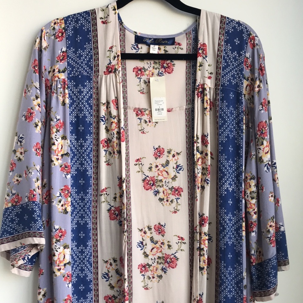 Francesca’s Blue Rain Oxford Blue Floralbord Kimono